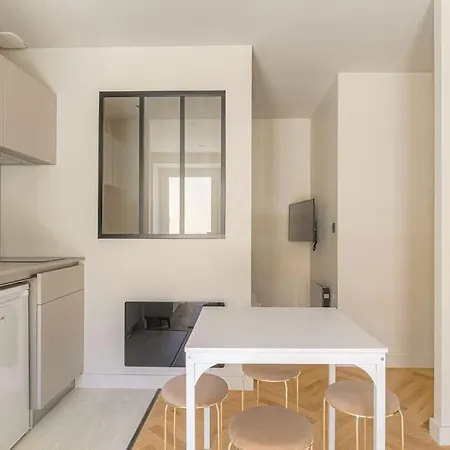 With Sleeping Area For 4, Saint-didier Apartman