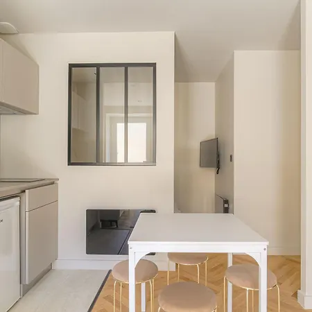 With Sleeping Area For 4, Saint-didier Apartamento Saint-Didier-au-Mont-d'Or