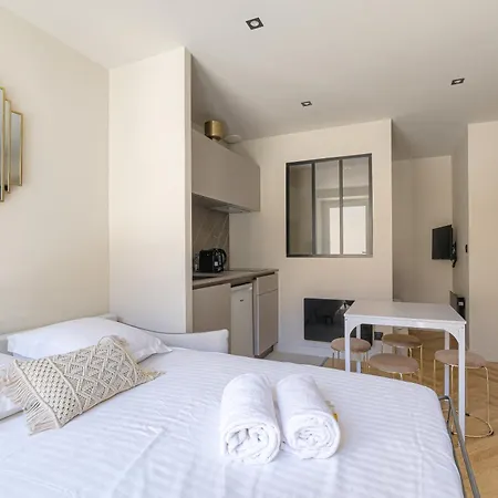 With Sleeping Area For 4, Saint-didier
